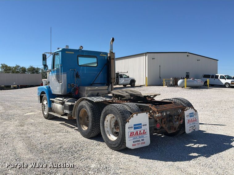 image for item DZ4938 1994 White GMC WB semi truck