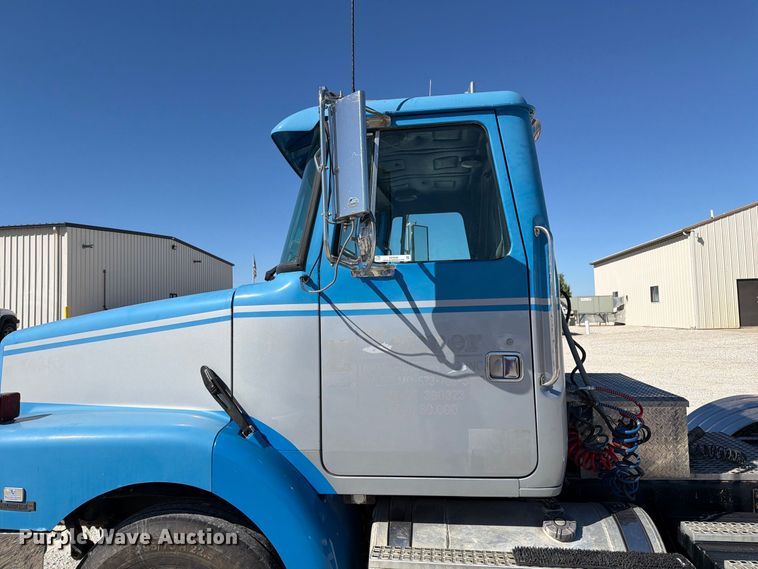 image for item DZ4938 1994 White GMC WB semi truck