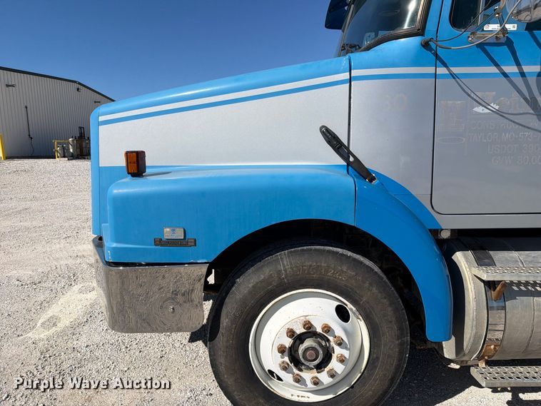 image for item DZ4938 1994 White GMC WB semi truck