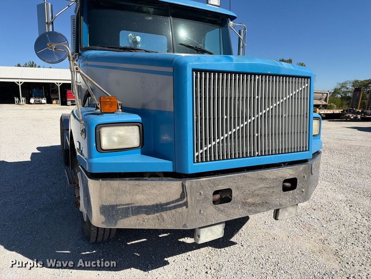 image for item DZ4938 1994 White GMC WB semi truck