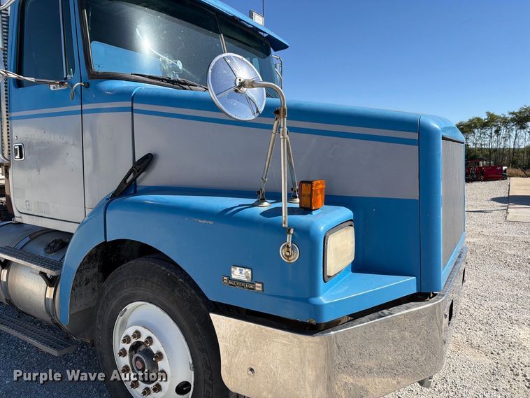 image for item DZ4938 1994 White GMC WB semi truck