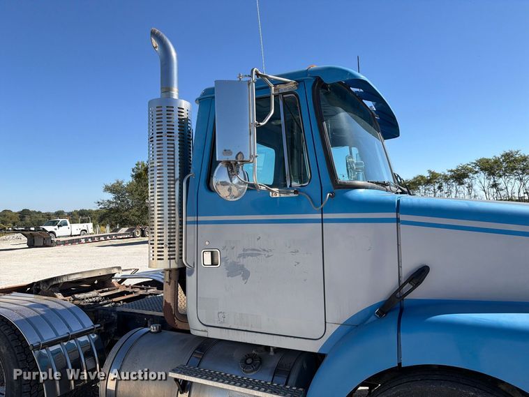 image for item DZ4938 1994 White GMC WB semi truck