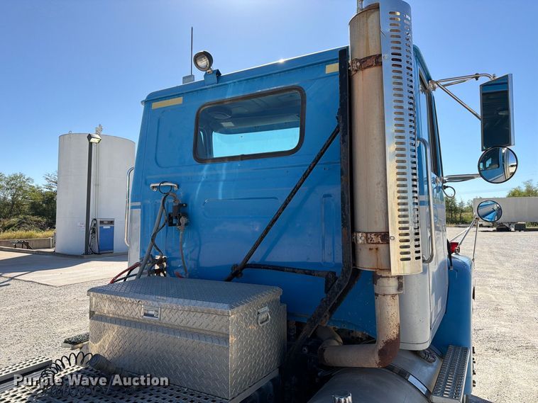 image for item DZ4938 1994 White GMC WB semi truck