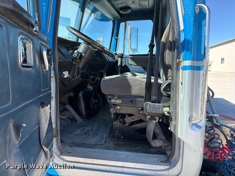 image for item DZ4938 1994 White GMC WB semi truck