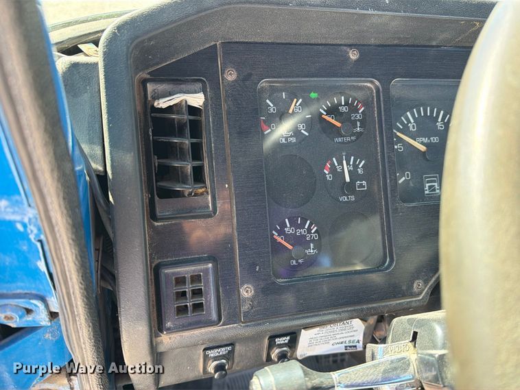 image for item DZ4938 1994 White GMC WB semi truck