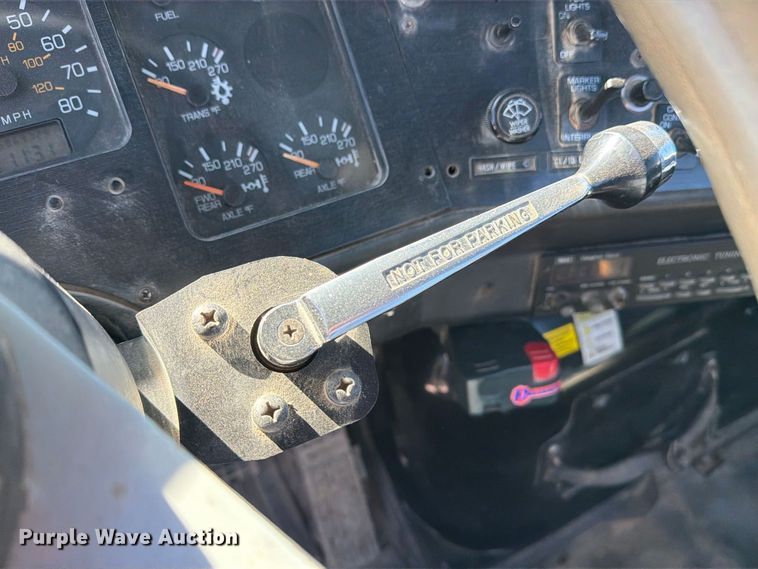 image for item DZ4938 1994 White GMC WB semi truck