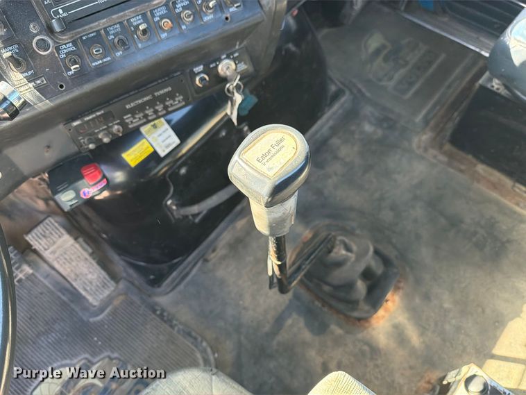 image for item DZ4938 1994 White GMC WB semi truck