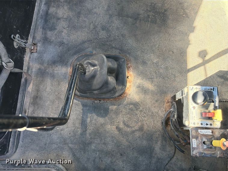 image for item DZ4938 1994 White GMC WB semi truck