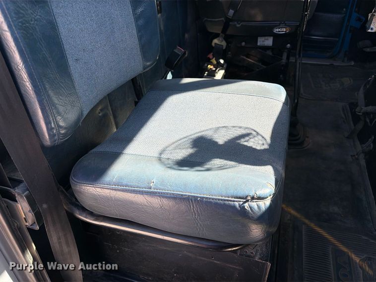 image for item DZ4938 1994 White GMC WB semi truck