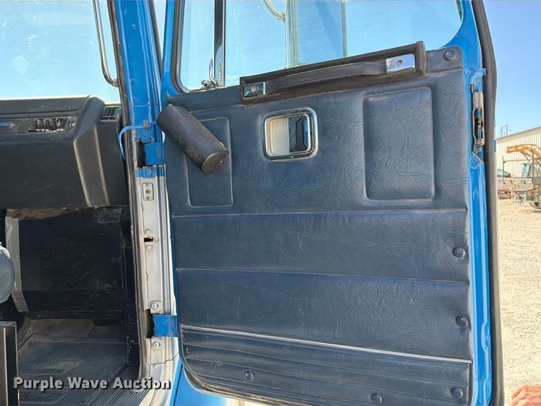 image for item DZ4938 1994 White GMC WB semi truck