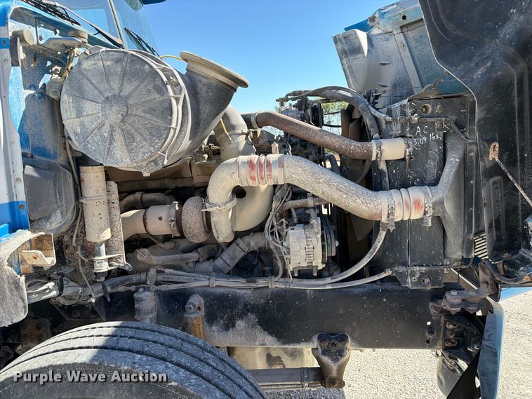 image for item DZ4938 1994 White GMC WB semi truck