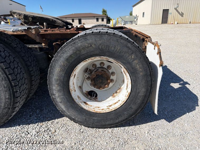 image for item DZ4938 1994 White GMC WB semi truck