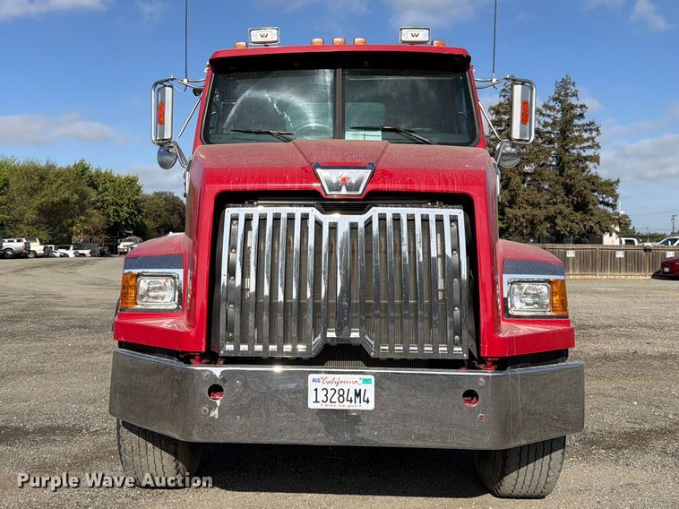 image for item EA0031 2013 Western Star 4700 dump truck