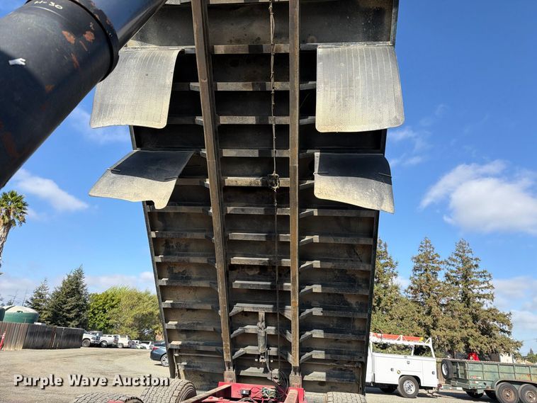 image for item EA0031 2013 Western Star 4700 dump truck