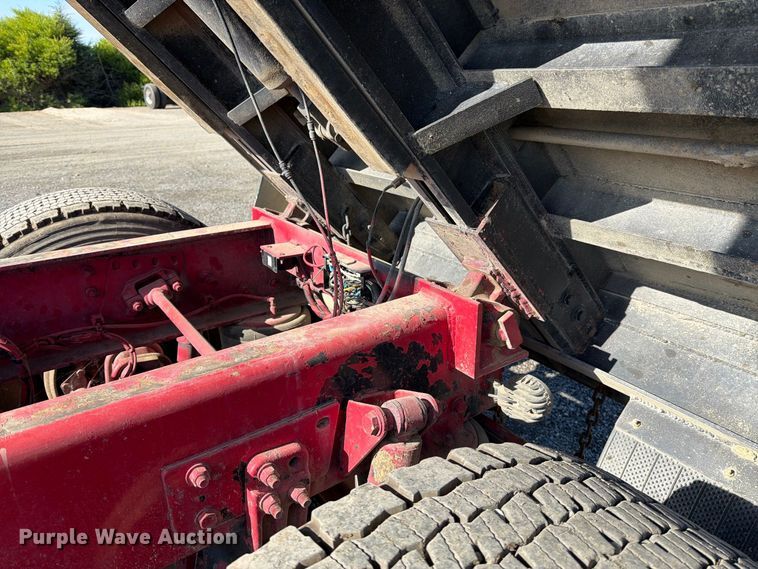 image for item EA0031 2013 Western Star 4700 dump truck