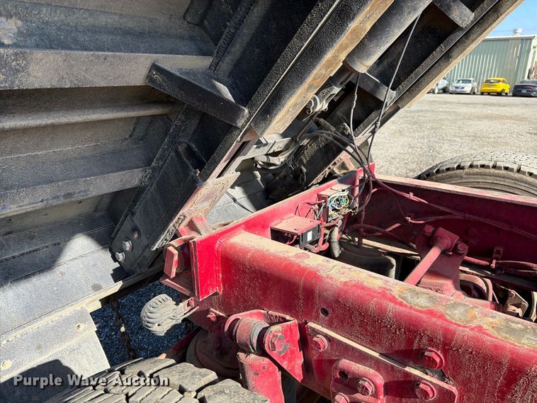 image for item EA0031 2013 Western Star 4700 dump truck