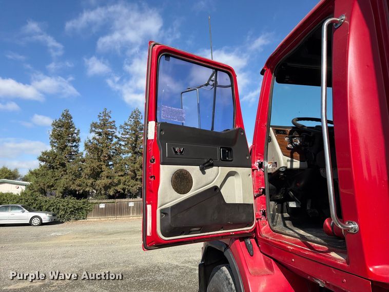 image for item EA0031 2013 Western Star 4700 dump truck