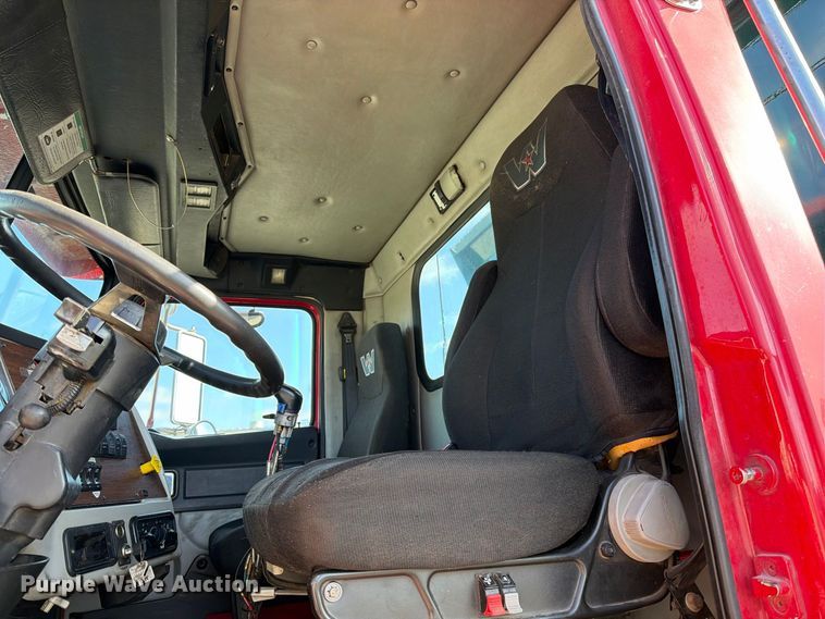 image for item EA0031 2013 Western Star 4700 dump truck
