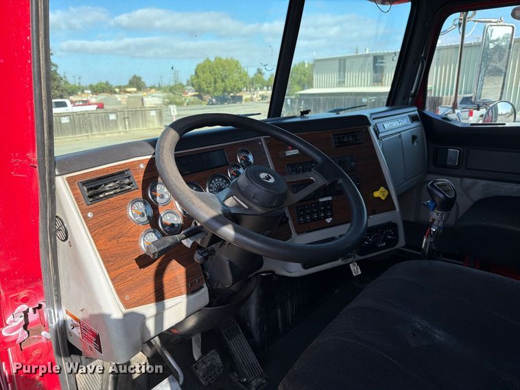 image for item EA0031 2013 Western Star 4700 dump truck