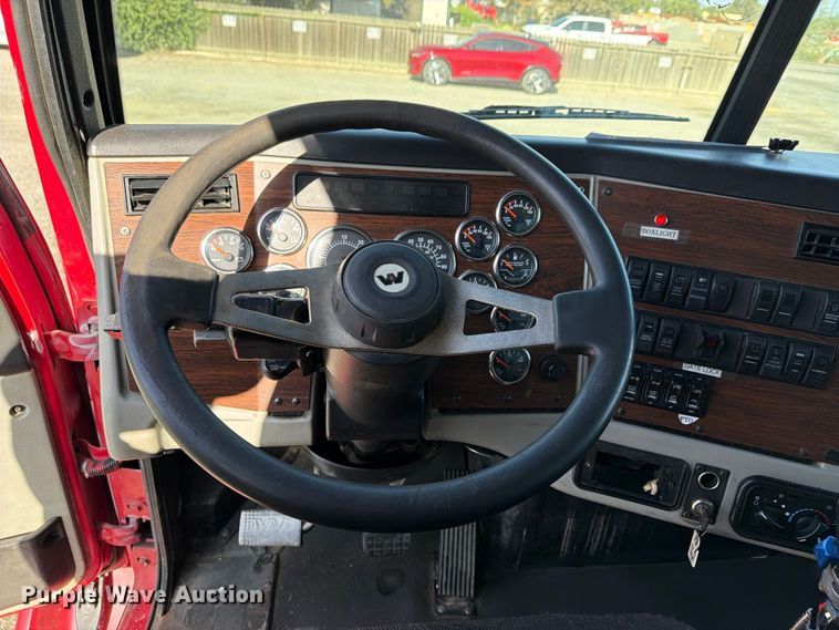 image for item EA0031 2013 Western Star 4700 dump truck
