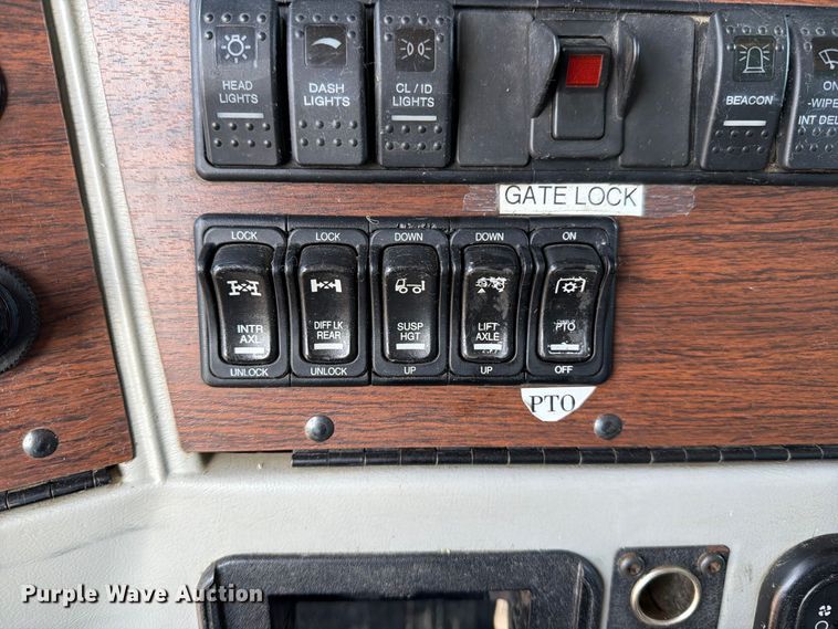 image for item EA0031 2013 Western Star 4700 dump truck