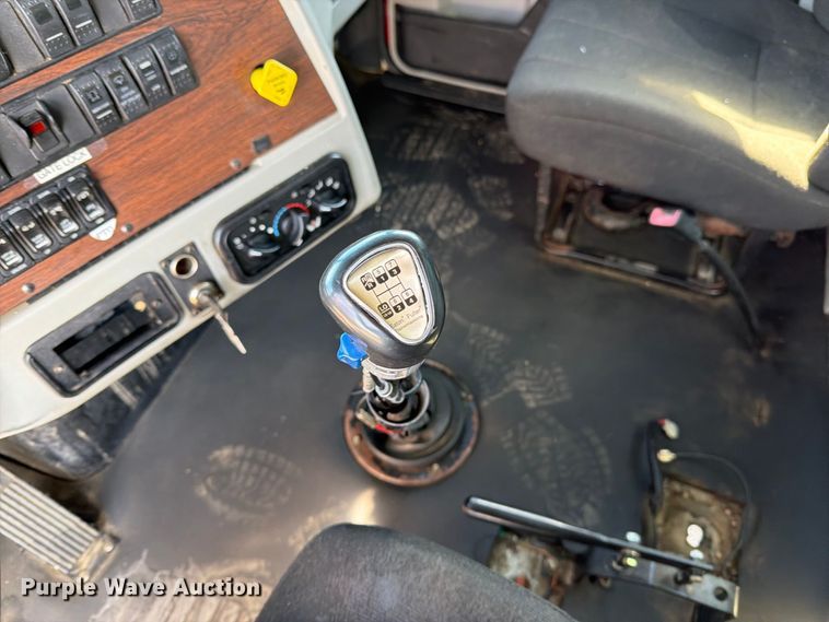 image for item EA0031 2013 Western Star 4700 dump truck