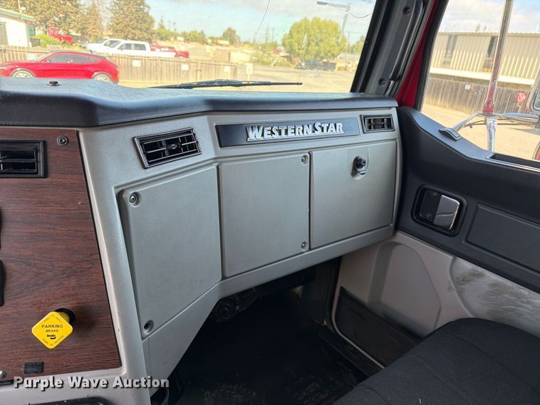 image for item EA0031 2013 Western Star 4700 dump truck