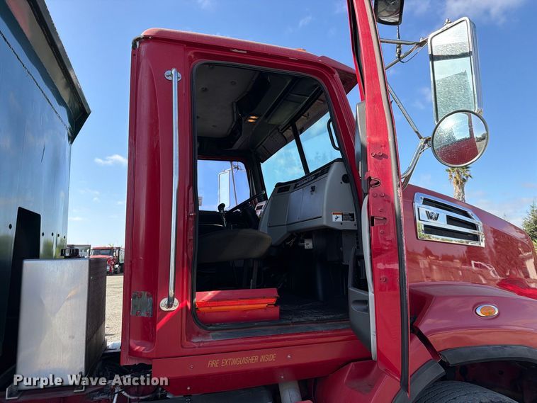image for item EA0031 2013 Western Star 4700 dump truck