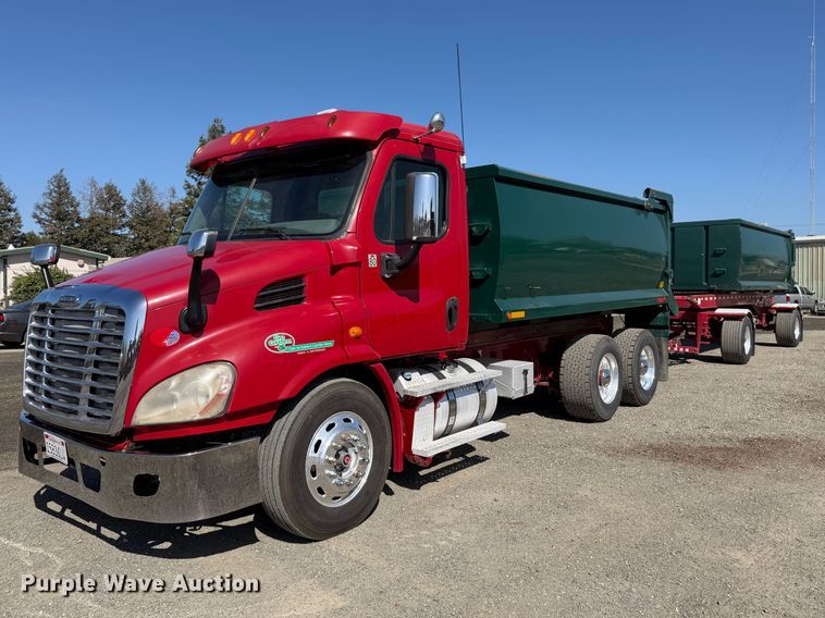 2014 Freightliner Cascadia dump truck
