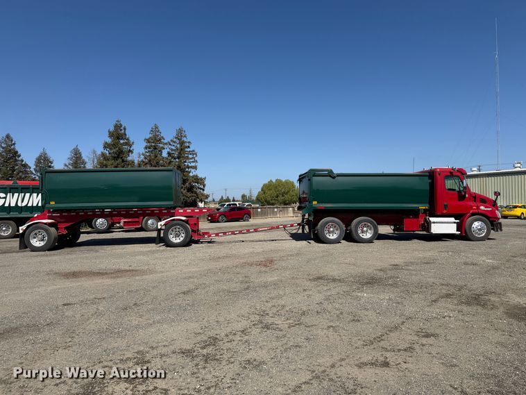 image for item EA0032 2014 Freightliner Cascadia dump truck