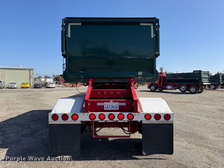 image for item EA0032 2014 Freightliner Cascadia dump truck