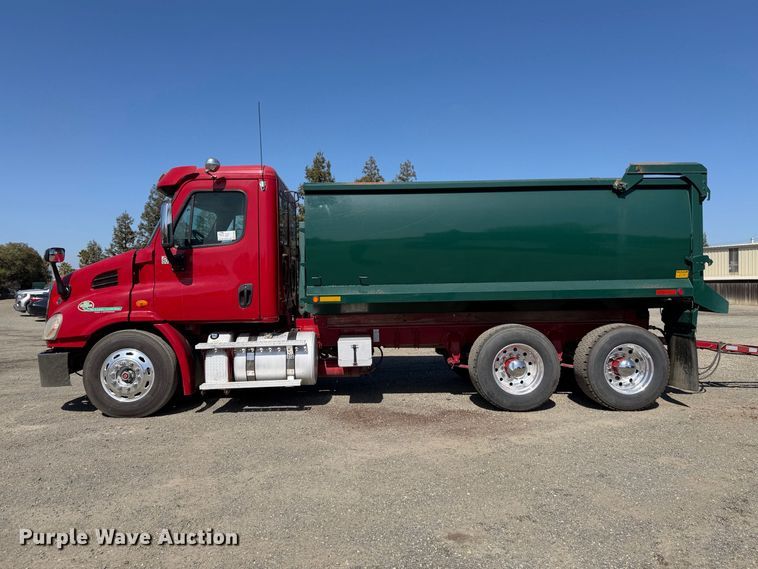 image for item EA0032 2014 Freightliner Cascadia dump truck