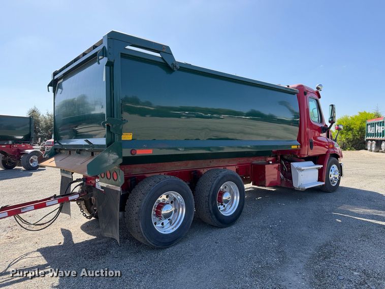 image for item EA0032 2014 Freightliner Cascadia dump truck