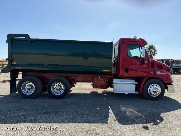 image for item EA0032 2014 Freightliner Cascadia dump truck