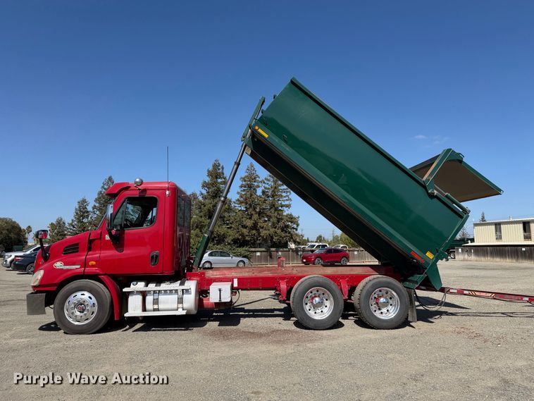 image for item EA0032 2014 Freightliner Cascadia dump truck