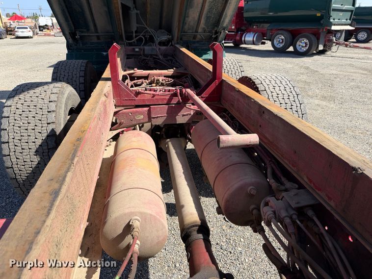 image for item EA0032 2014 Freightliner Cascadia dump truck