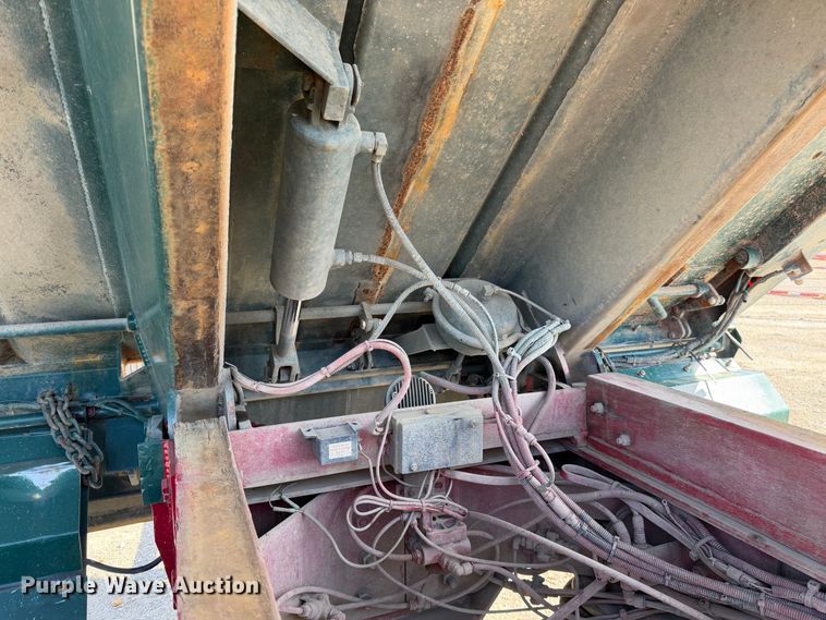 image for item EA0032 2014 Freightliner Cascadia dump truck