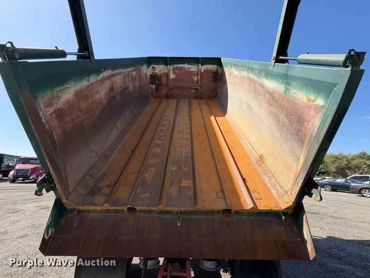 image for item EA0032 2014 Freightliner Cascadia dump truck