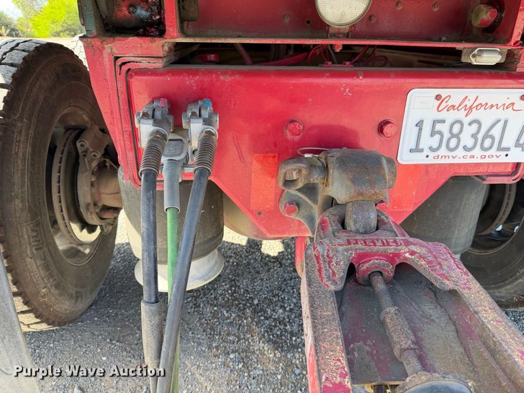 image for item EA0032 2014 Freightliner Cascadia dump truck