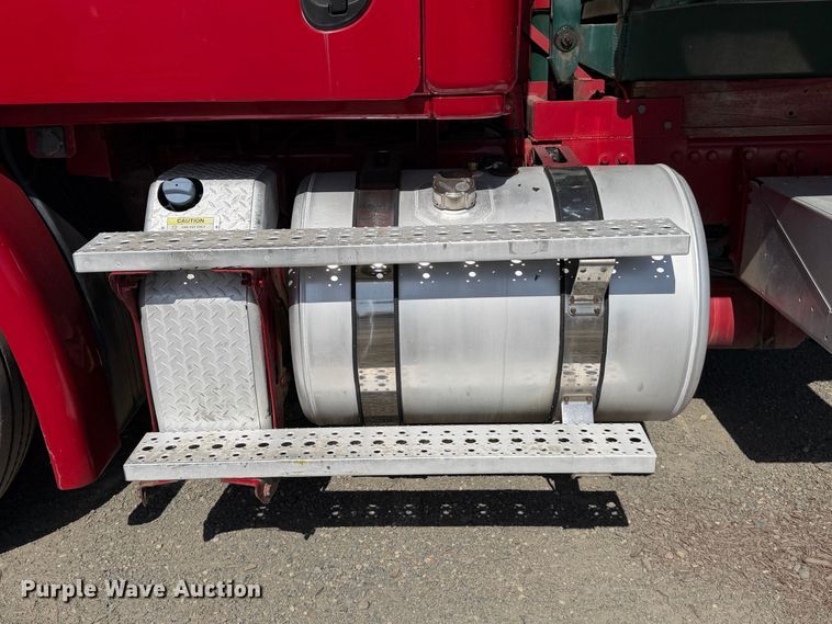 image for item EA0032 2014 Freightliner Cascadia dump truck