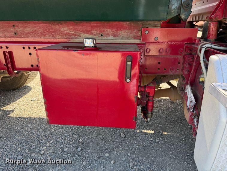 image for item EA0032 2014 Freightliner Cascadia dump truck