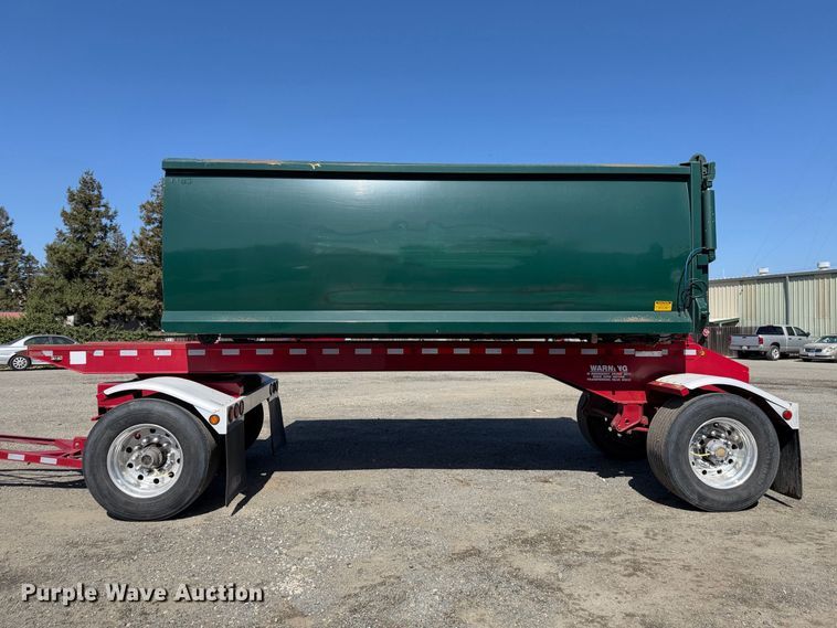 image for item EA0032 2014 Freightliner Cascadia dump truck
