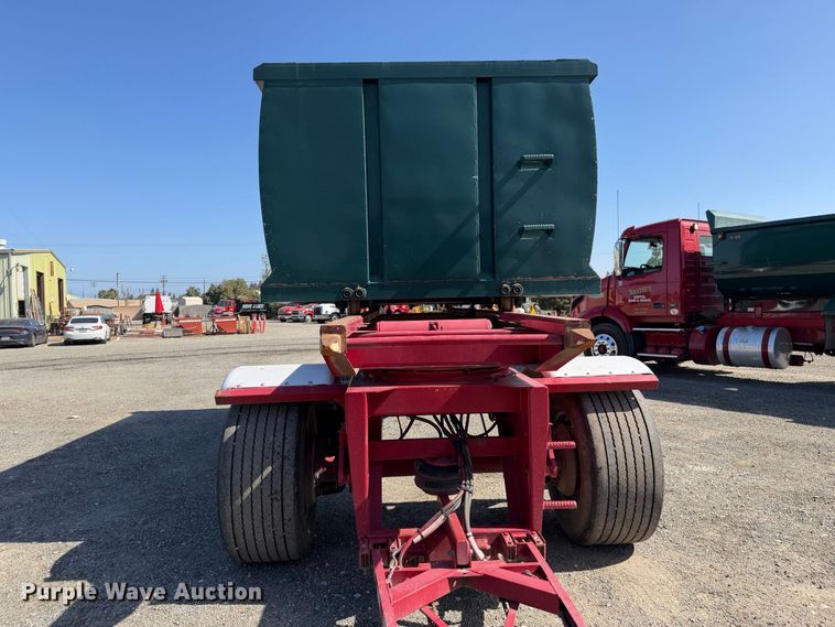 image for item EA0032 2014 Freightliner Cascadia dump truck