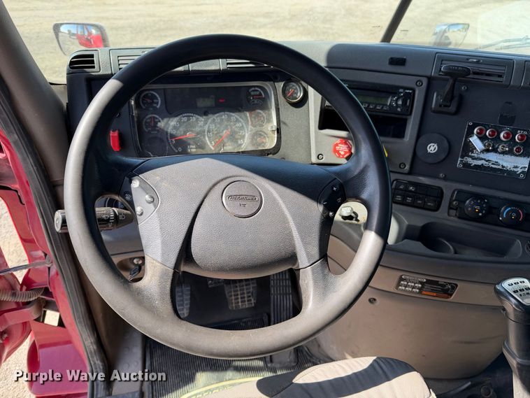 image for item EA0032 2014 Freightliner Cascadia dump truck
