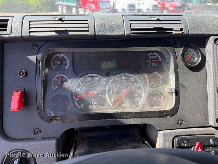 image for item EA0032 2014 Freightliner Cascadia dump truck