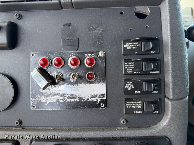 image for item EA0032 2014 Freightliner Cascadia dump truck