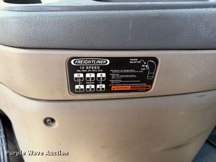 image for item EA0032 2014 Freightliner Cascadia dump truck