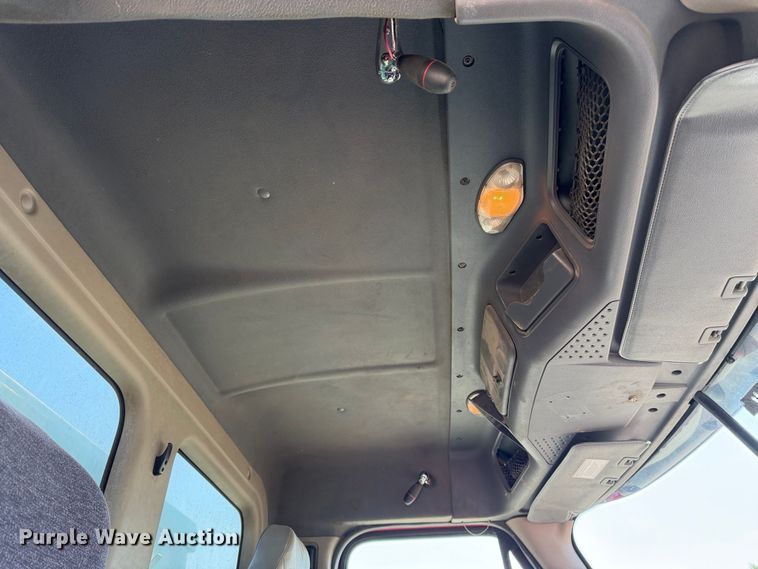 image for item EA0032 2014 Freightliner Cascadia dump truck