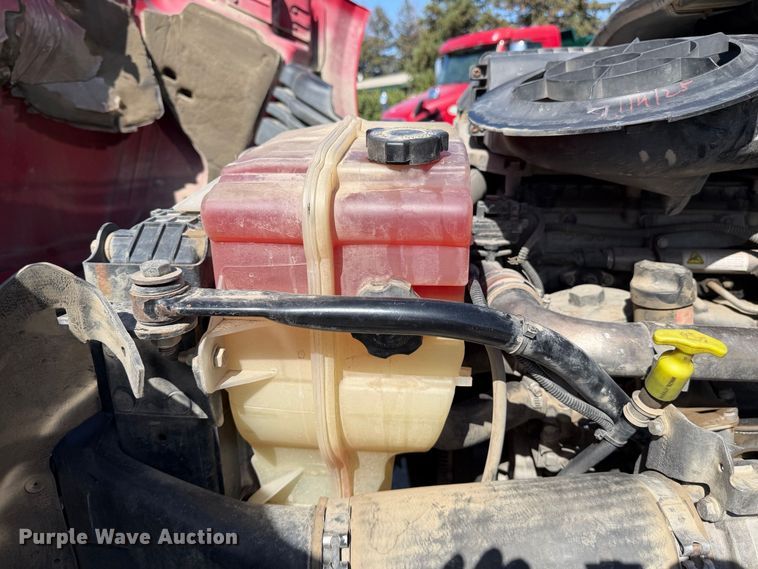 image for item EA0032 2014 Freightliner Cascadia dump truck