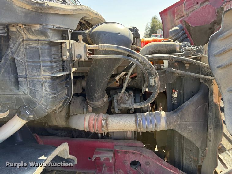 image for item EA0032 2014 Freightliner Cascadia dump truck